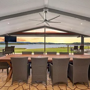 tuscany-on-tinaroo-lakeside-luxury.queenslandhotels.net/